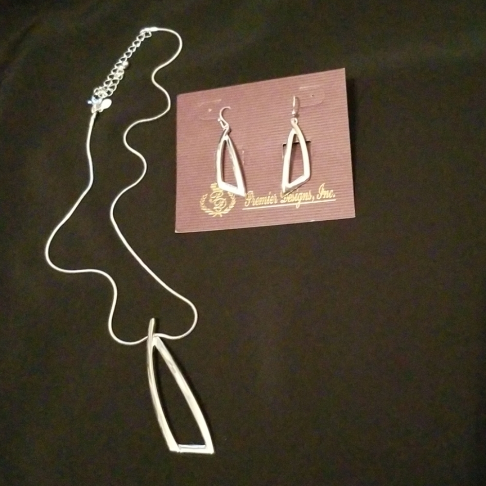 Premier Designs Futura 16-19" necklace and earring